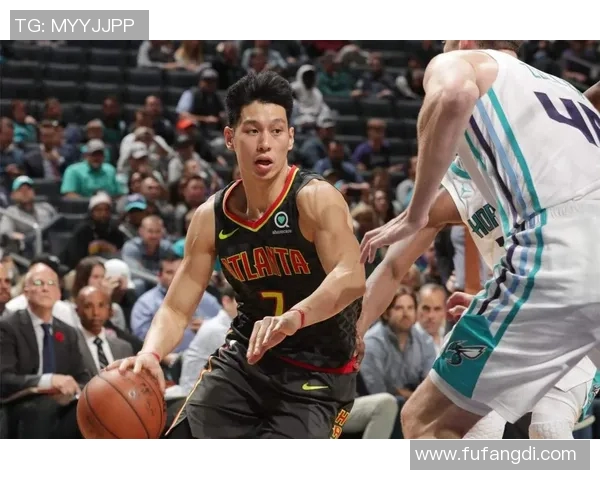 林书豪在比赛中连续2次投进制胜球,成为球迷新宠 林书豪在比赛中连续2次投进制胜球,成为球迷新宠